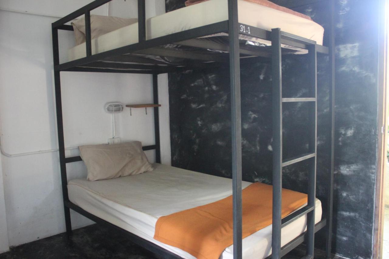 Black Wood Hostel Koh Tao Exterior photo